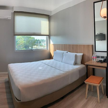 Go Hotels Баколод Екстериор снимка