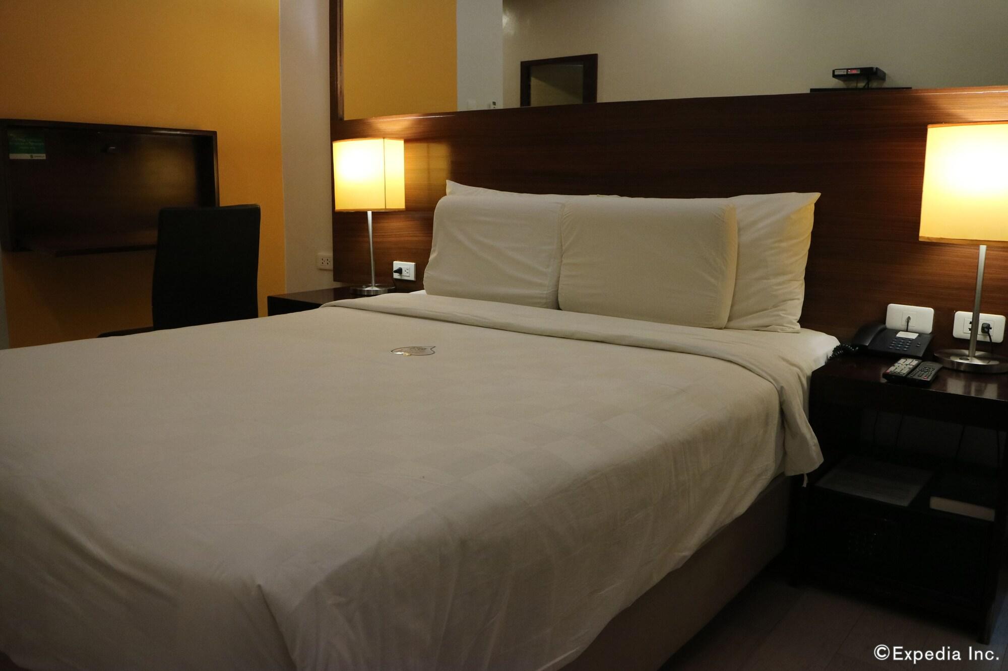 Go Hotels Баколод Екстериор снимка
