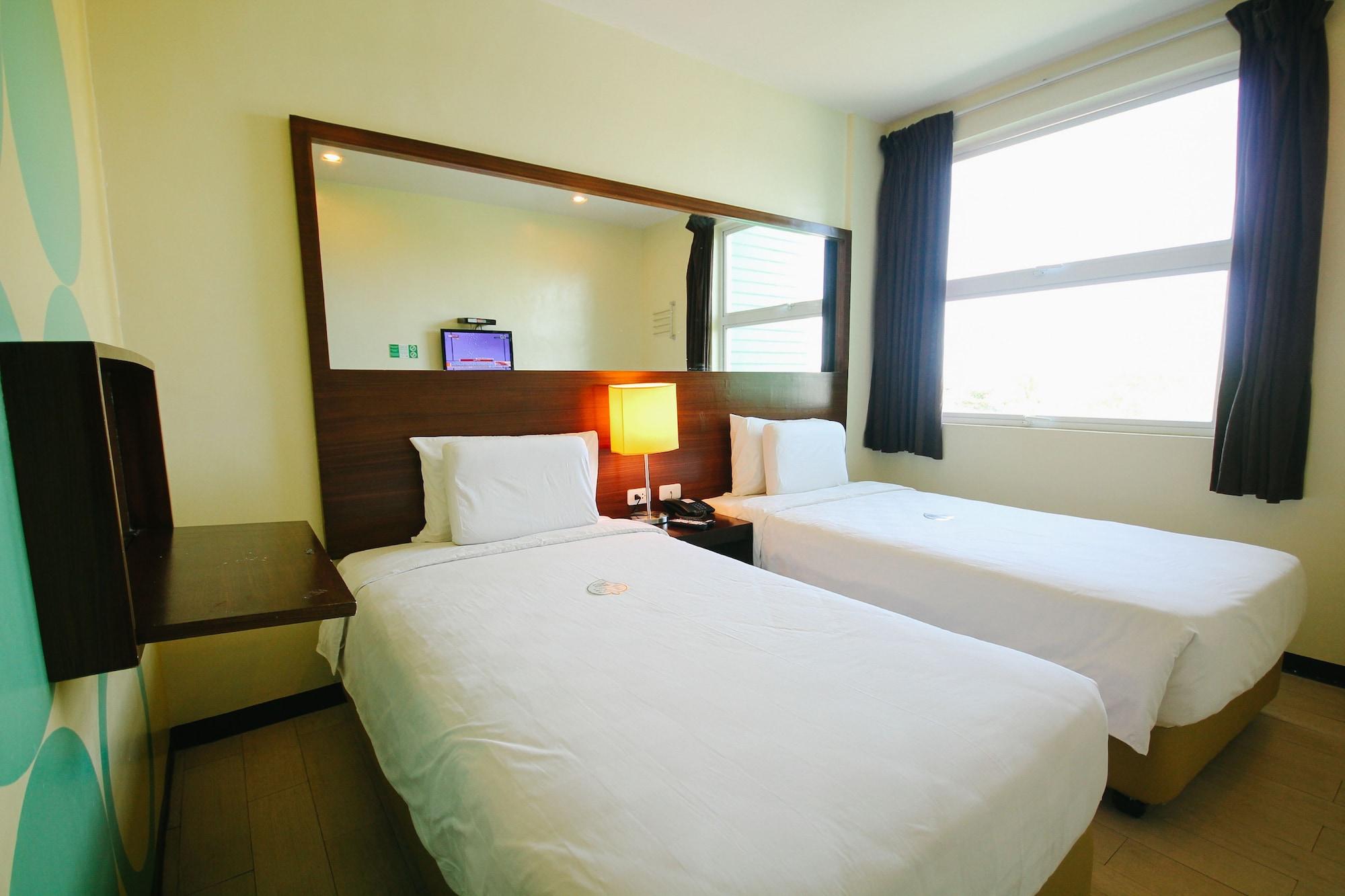 Go Hotels Баколод Екстериор снимка