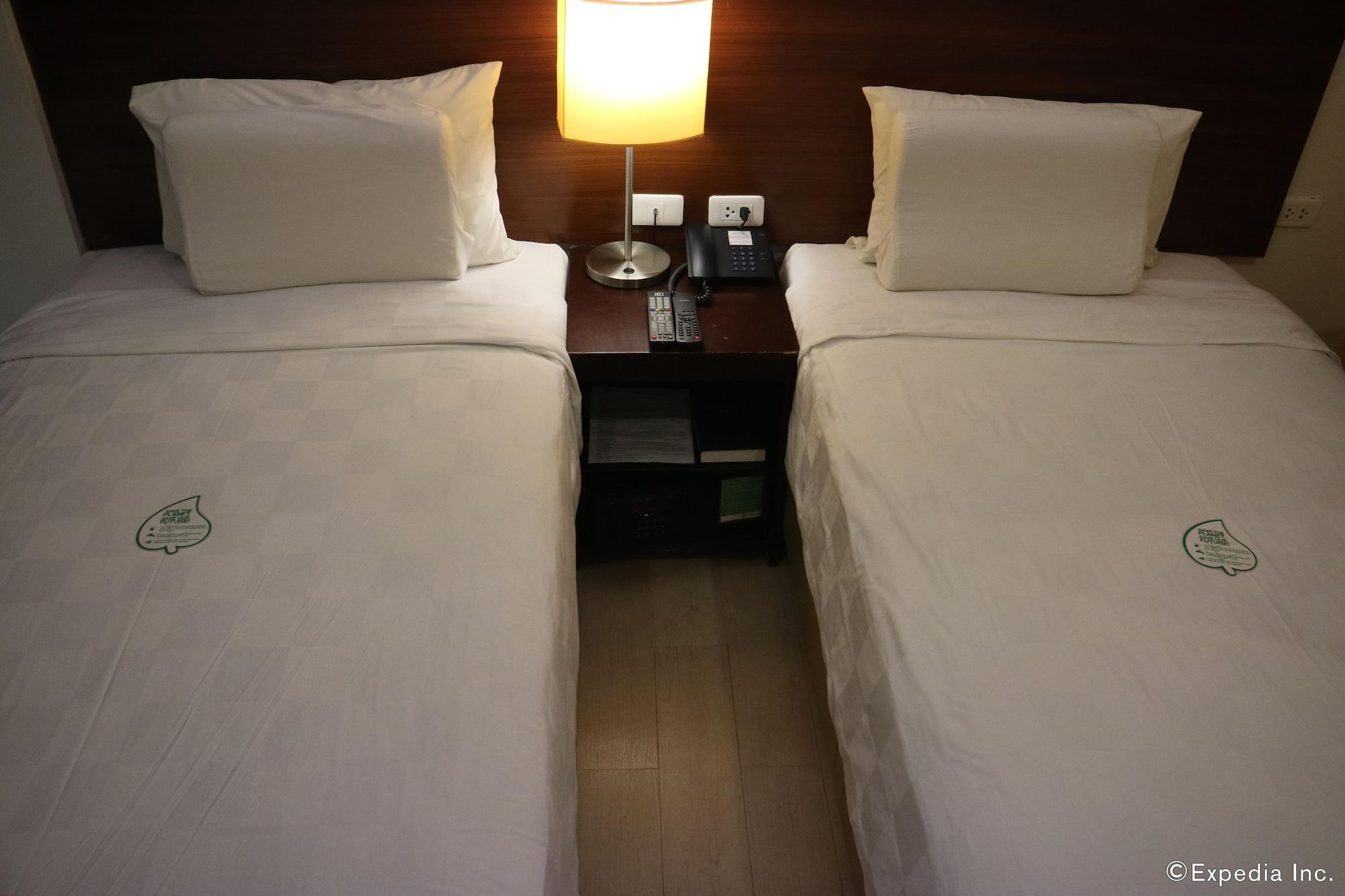 Go Hotels Баколод Екстериор снимка