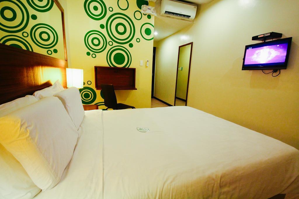Go Hotels Баколод Екстериор снимка