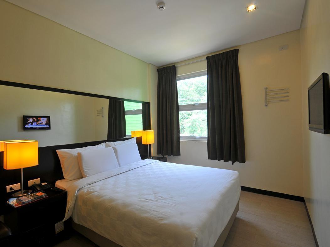 Go Hotels Баколод Екстериор снимка