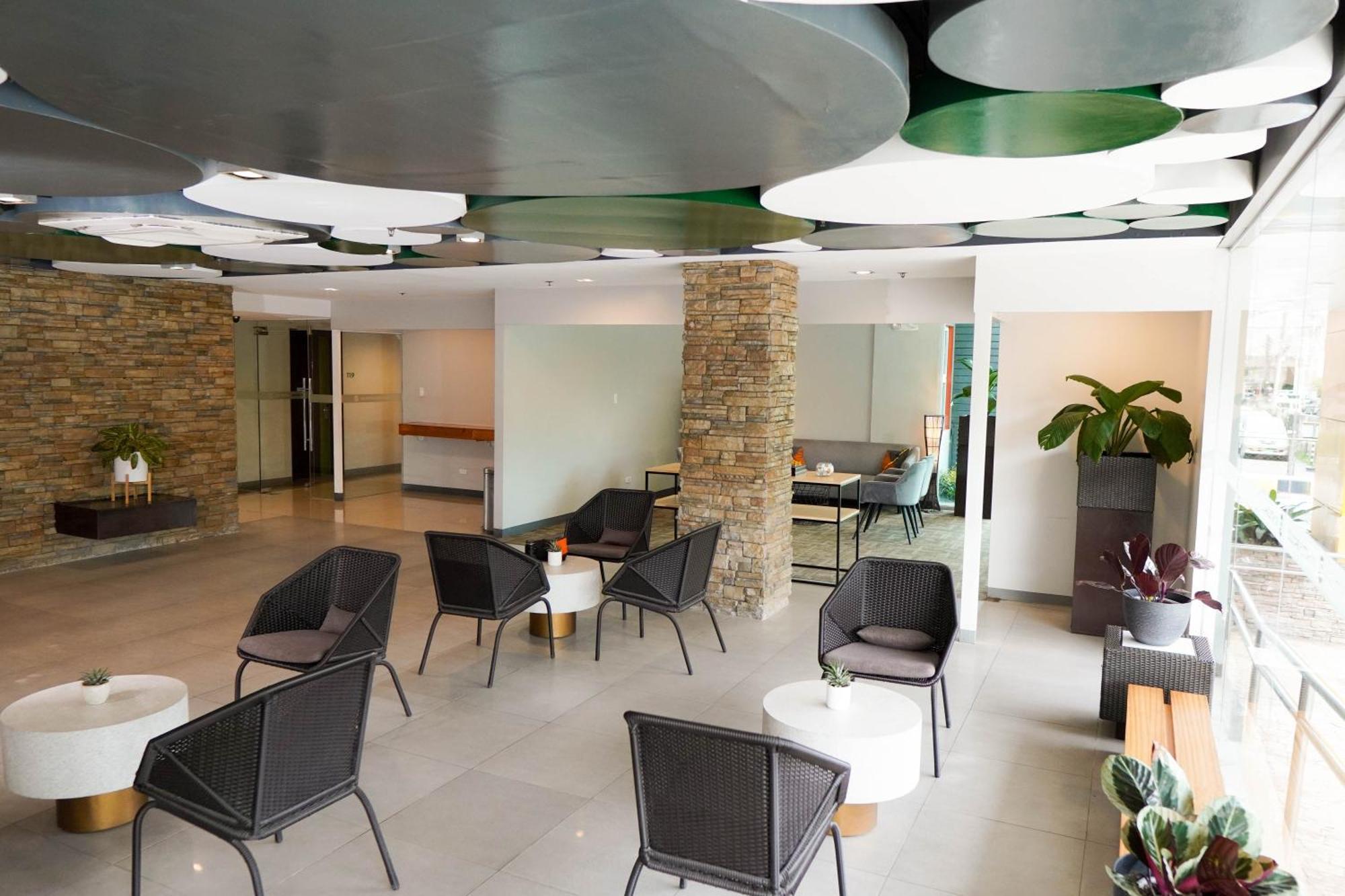 Go Hotels Баколод Екстериор снимка