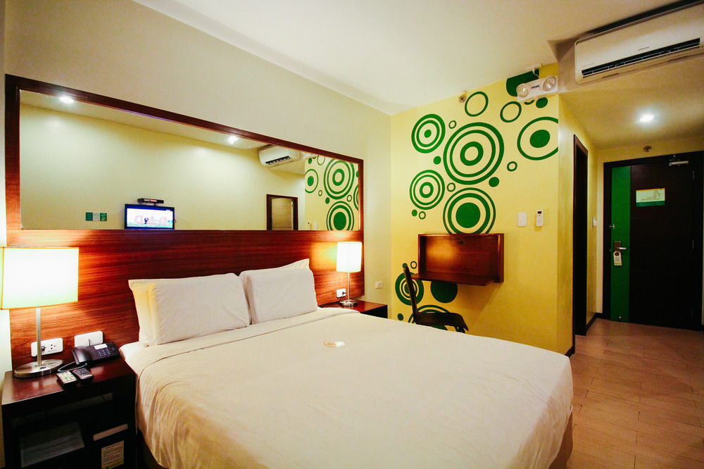 Go Hotels Баколод Екстериор снимка